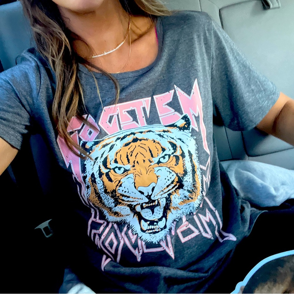 Graphic Tee - Size L